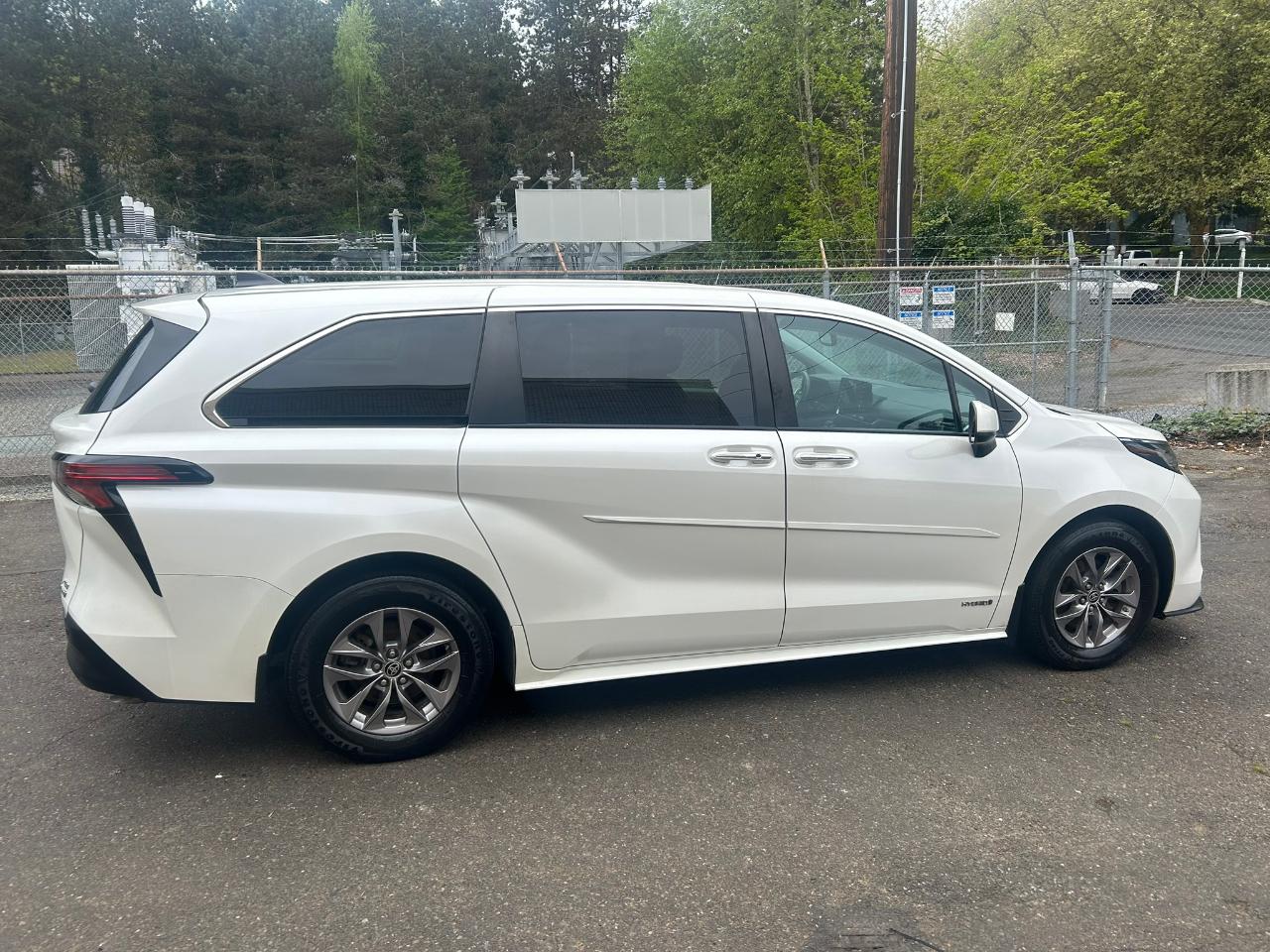 Toyota Sienna XLE 7-Passenger AWD 2021