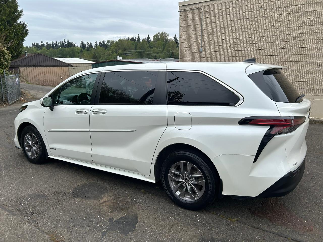 Toyota Sienna XLE 7-Passenger AWD 2021