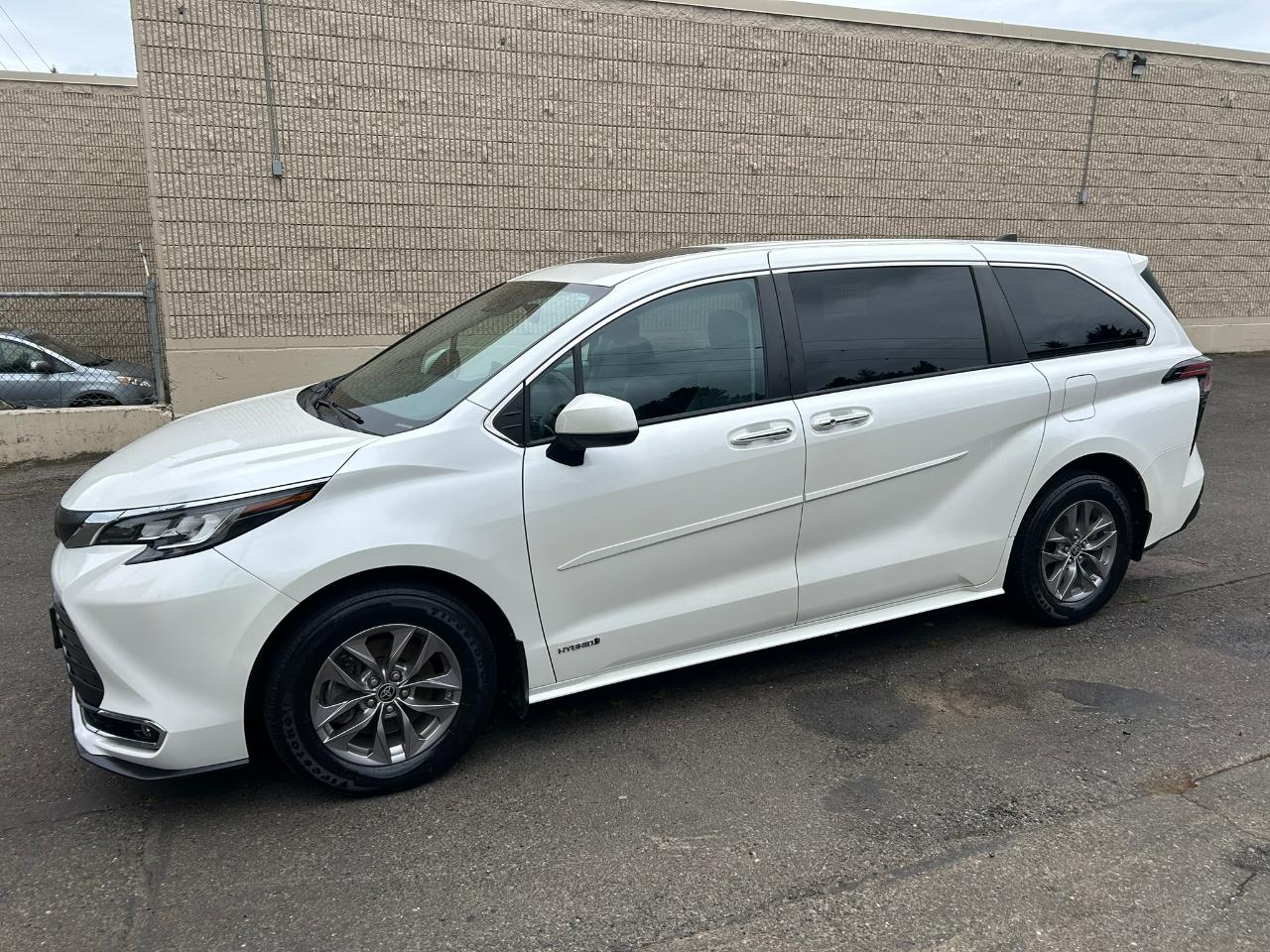 Toyota Sienna XLE 7-Passenger AWD 2021