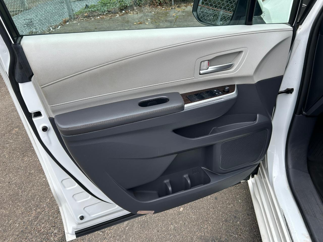 Toyota Sienna XLE 7-Passenger AWD 2021