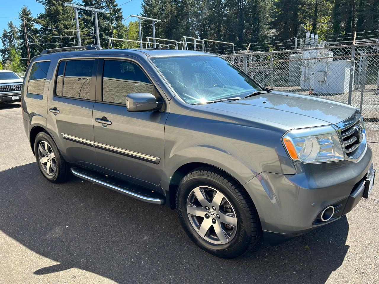 Honda Pilot Touring 4WD 5-Spd AT with DVD 2013