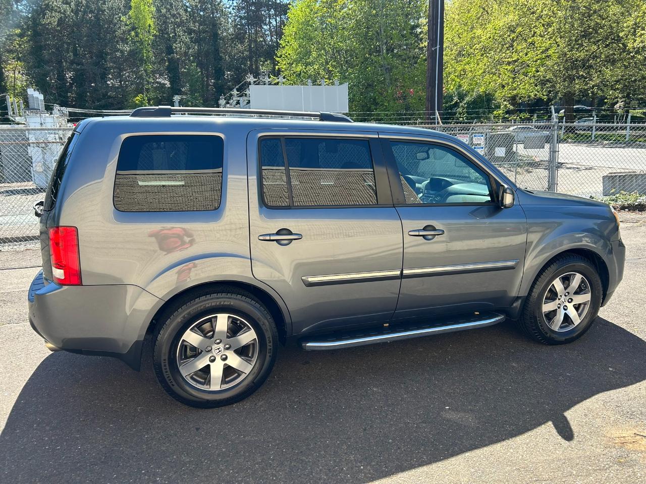 Honda Pilot Touring 4WD 5-Spd AT with DVD 2013