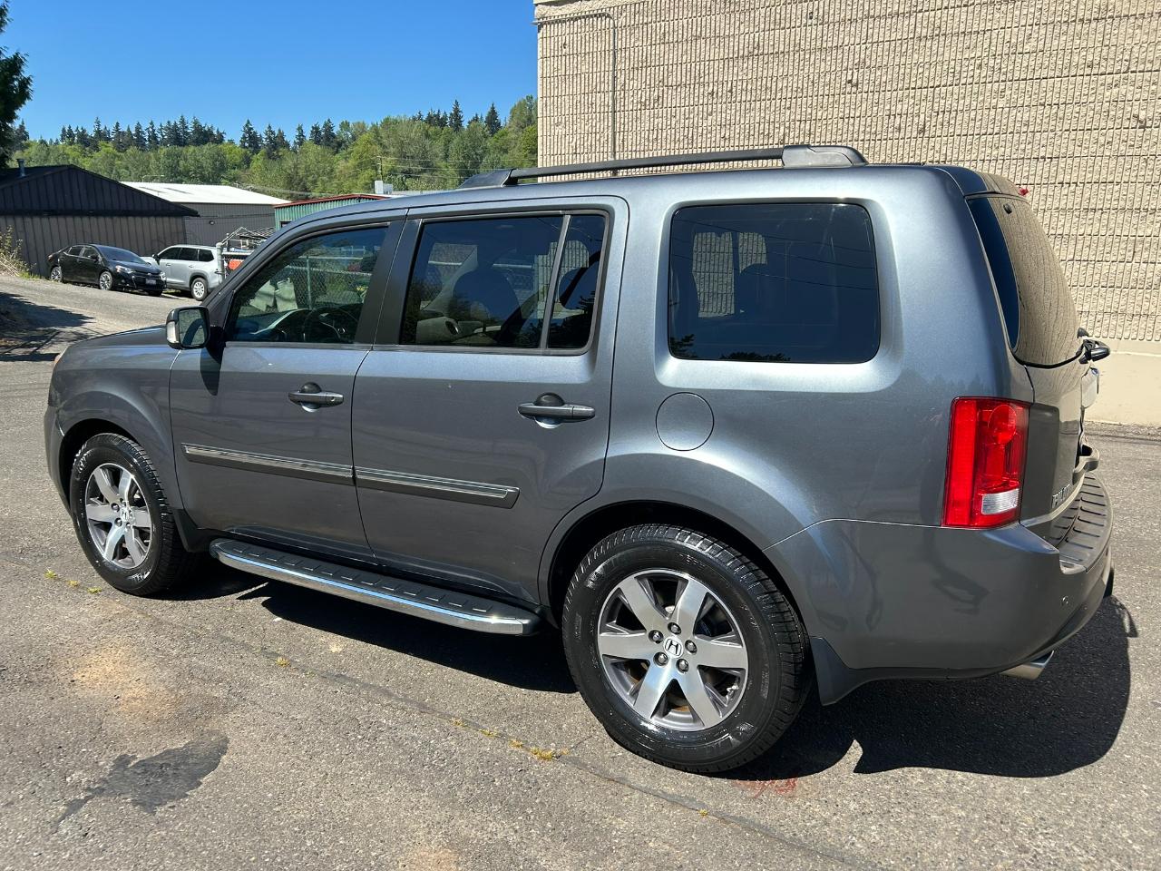 Honda Pilot Touring 4WD 5-Spd AT with DVD 2013