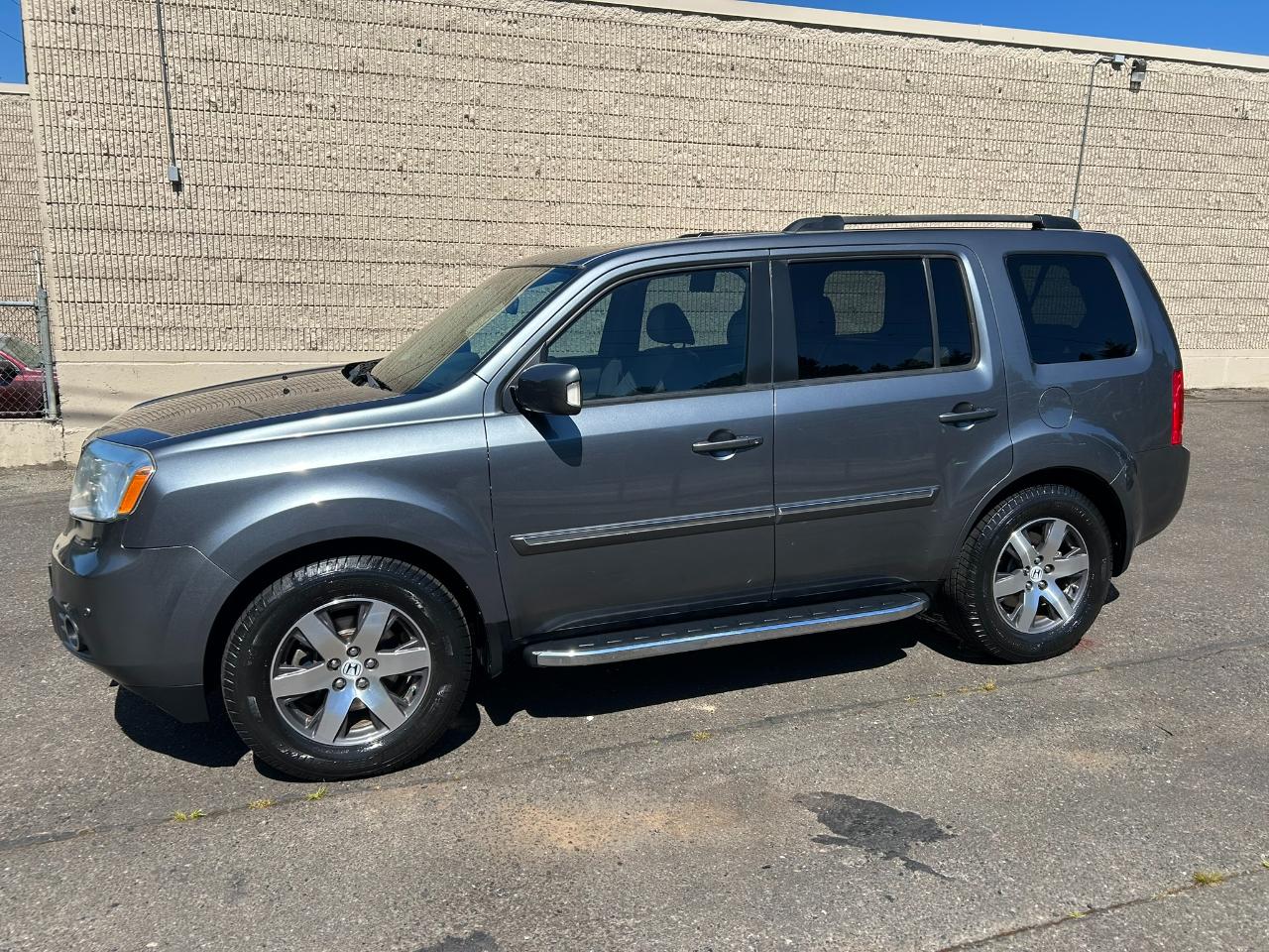 Honda Pilot Touring 4WD 5-Spd AT with DVD 2013