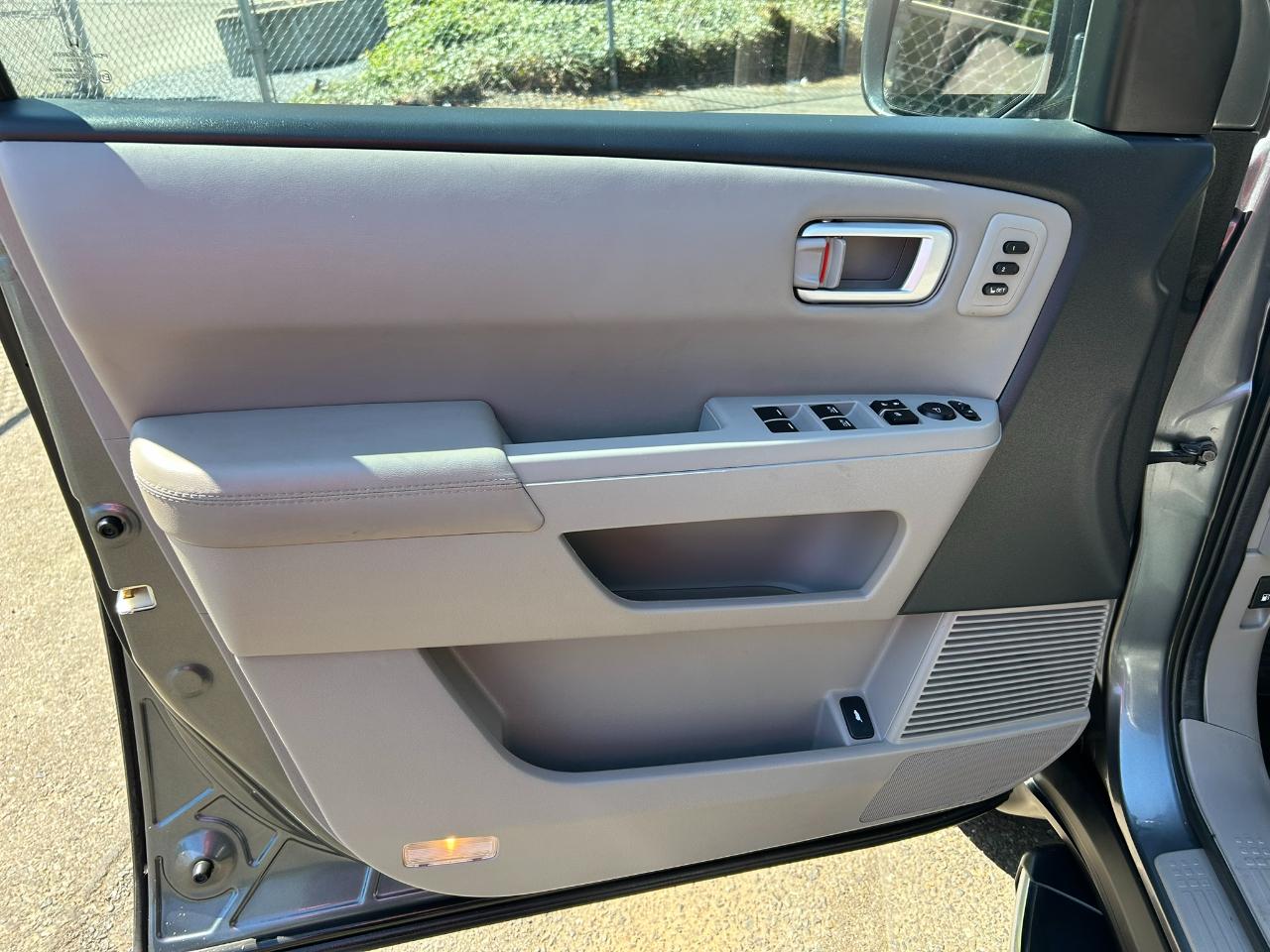 Honda Pilot Touring 4WD 5-Spd AT with DVD 2013