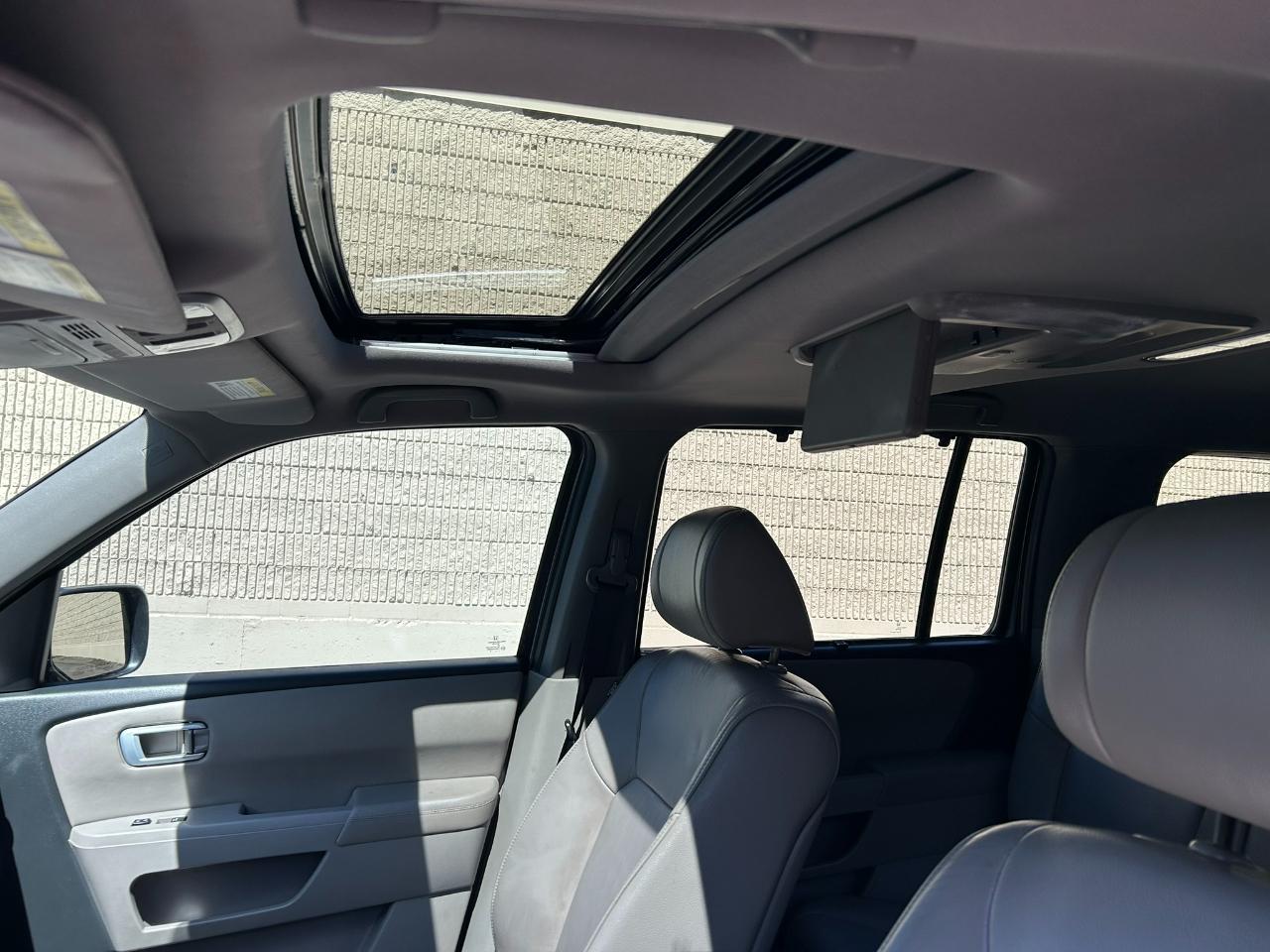 Honda Pilot Touring 4WD 5-Spd AT with DVD 2013