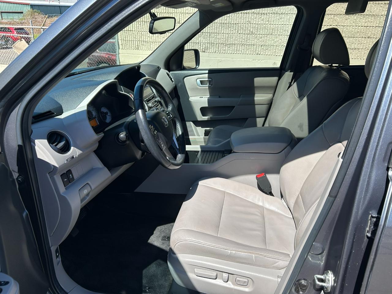 Honda Pilot Touring 4WD 5-Spd AT with DVD 2013