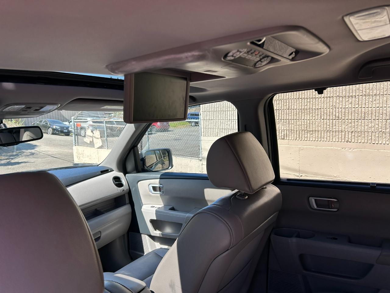 Honda Pilot Touring 4WD 5-Spd AT with DVD 2013