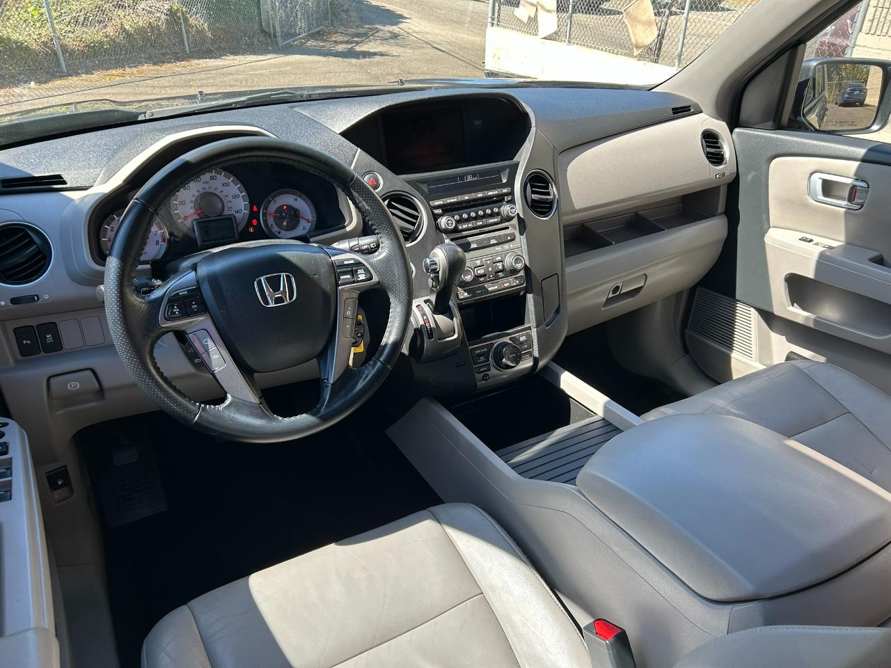 Honda Pilot Touring 4WD 5-Spd AT with DVD 2013