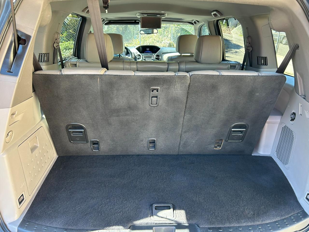 Honda Pilot Touring 4WD 5-Spd AT with DVD 2013