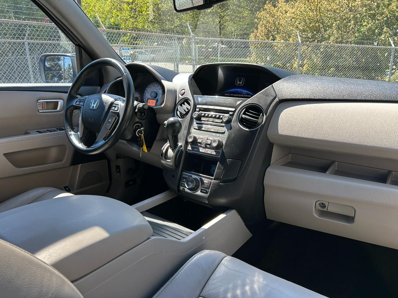 Honda Pilot Touring 4WD 5-Spd AT with DVD 2013