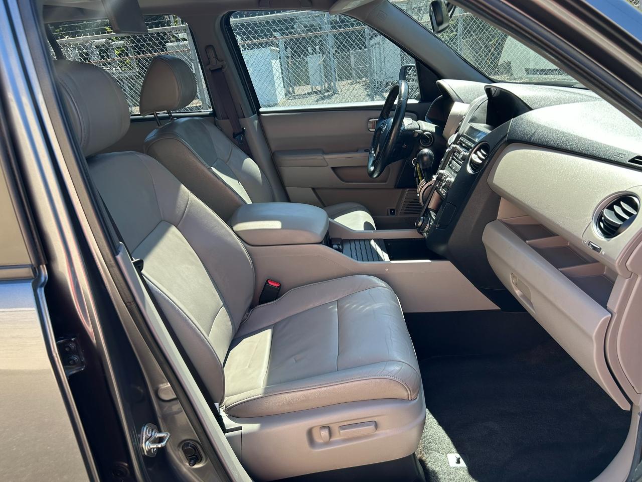 Honda Pilot Touring 4WD 5-Spd AT with DVD 2013