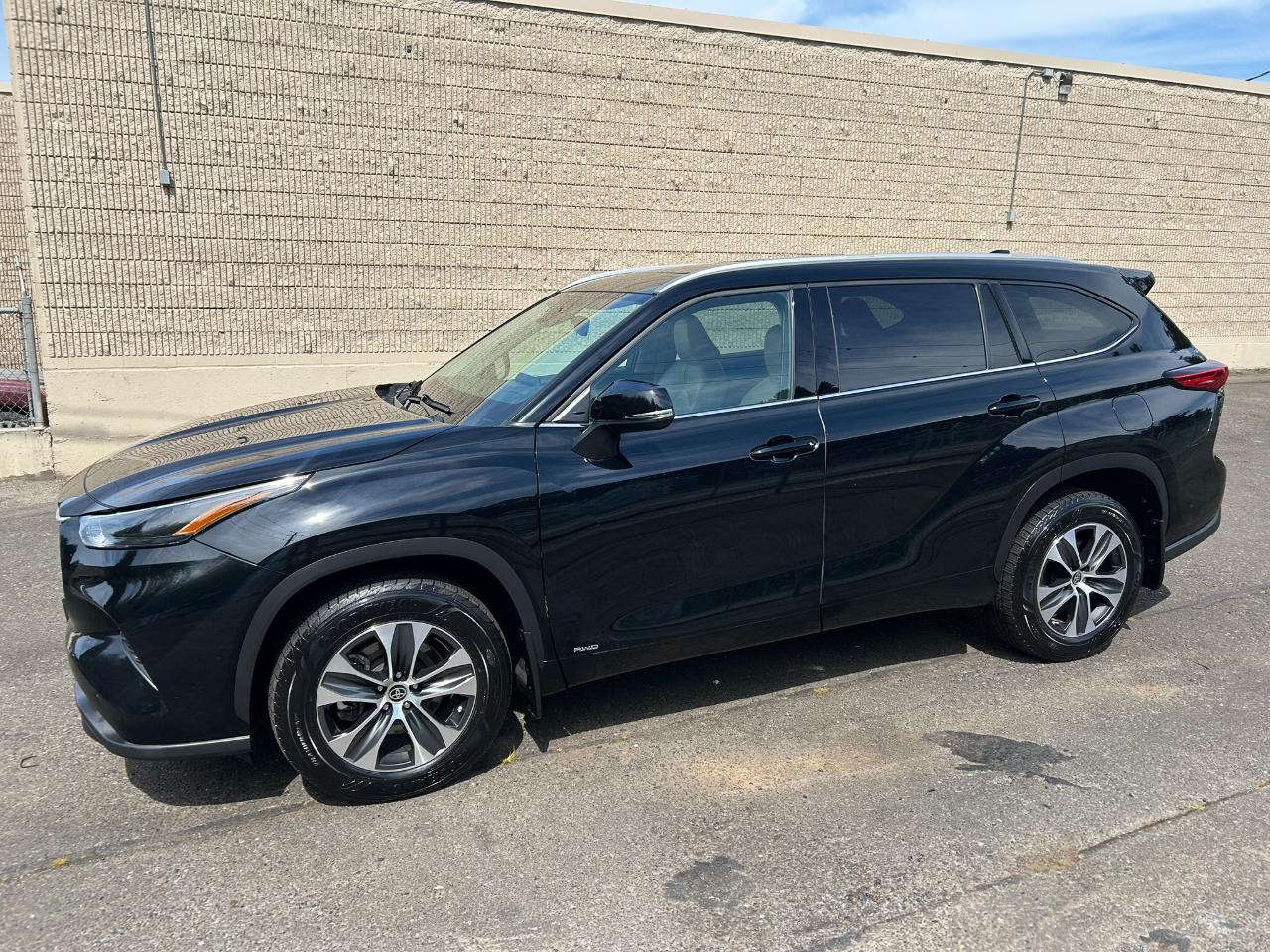 Toyota Highlander Hybrid XLE AWD 2022