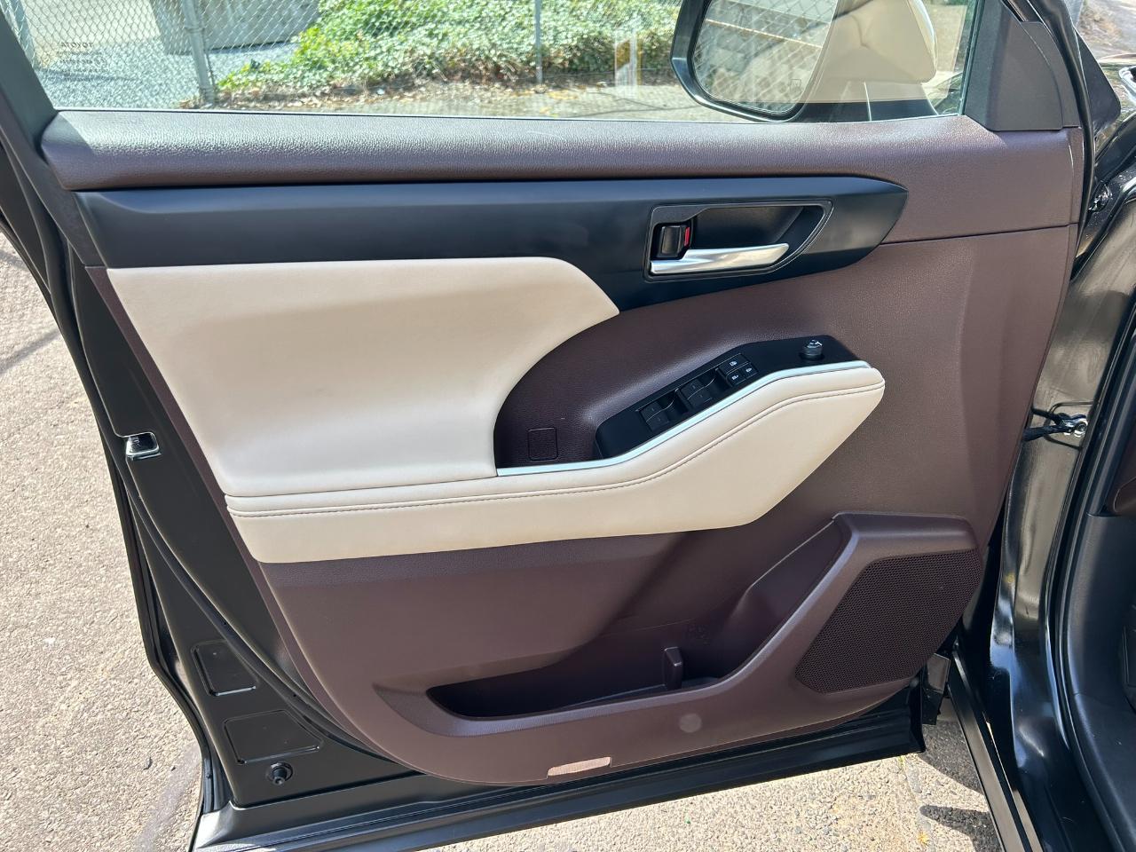 Toyota Highlander Hybrid XLE AWD 2022