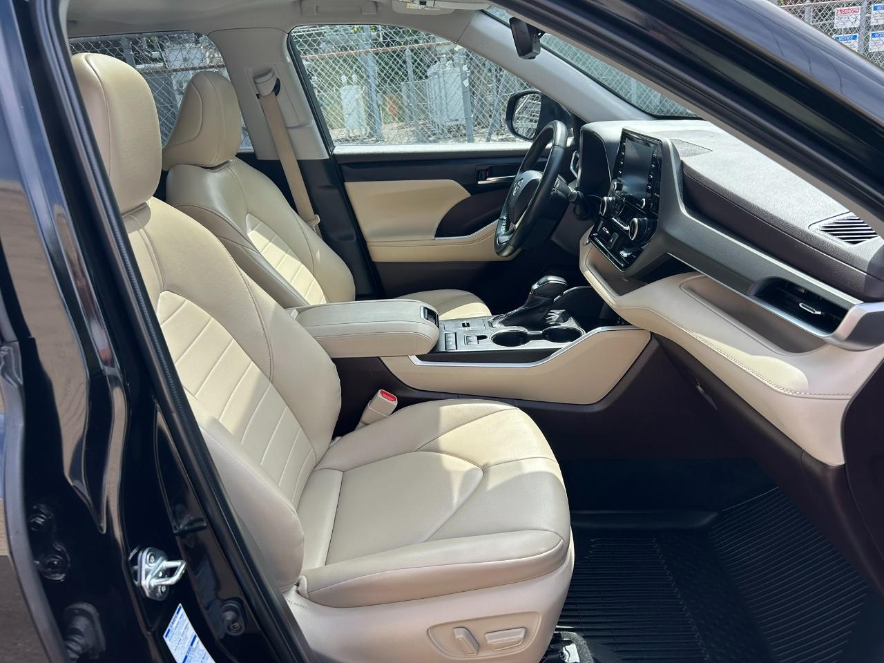 Toyota Highlander Hybrid XLE AWD 2022