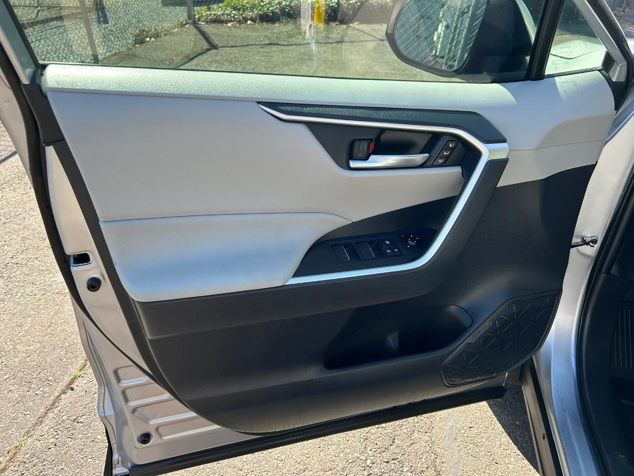 Toyota RAV4 Hybrid XLE Premium AWD 2021