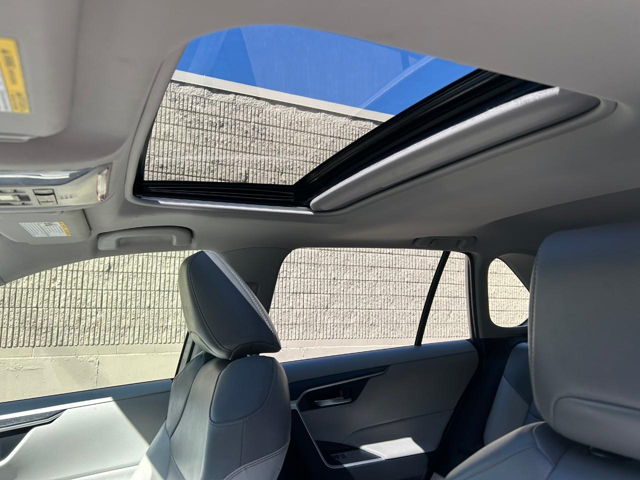 Toyota RAV4 Hybrid XLE Premium AWD 2021