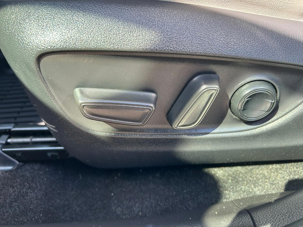 Toyota RAV4 Hybrid XLE Premium AWD 2021