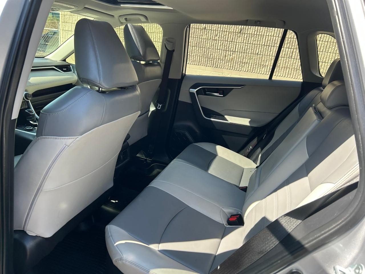 Toyota RAV4 Hybrid XLE Premium AWD 2021