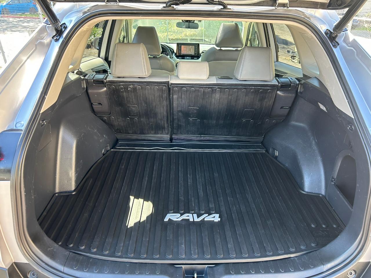 Toyota RAV4 Hybrid XLE Premium AWD 2021