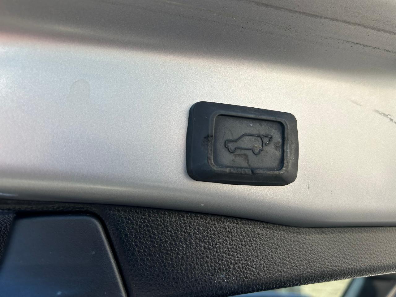 Toyota RAV4 Hybrid XLE Premium AWD 2021