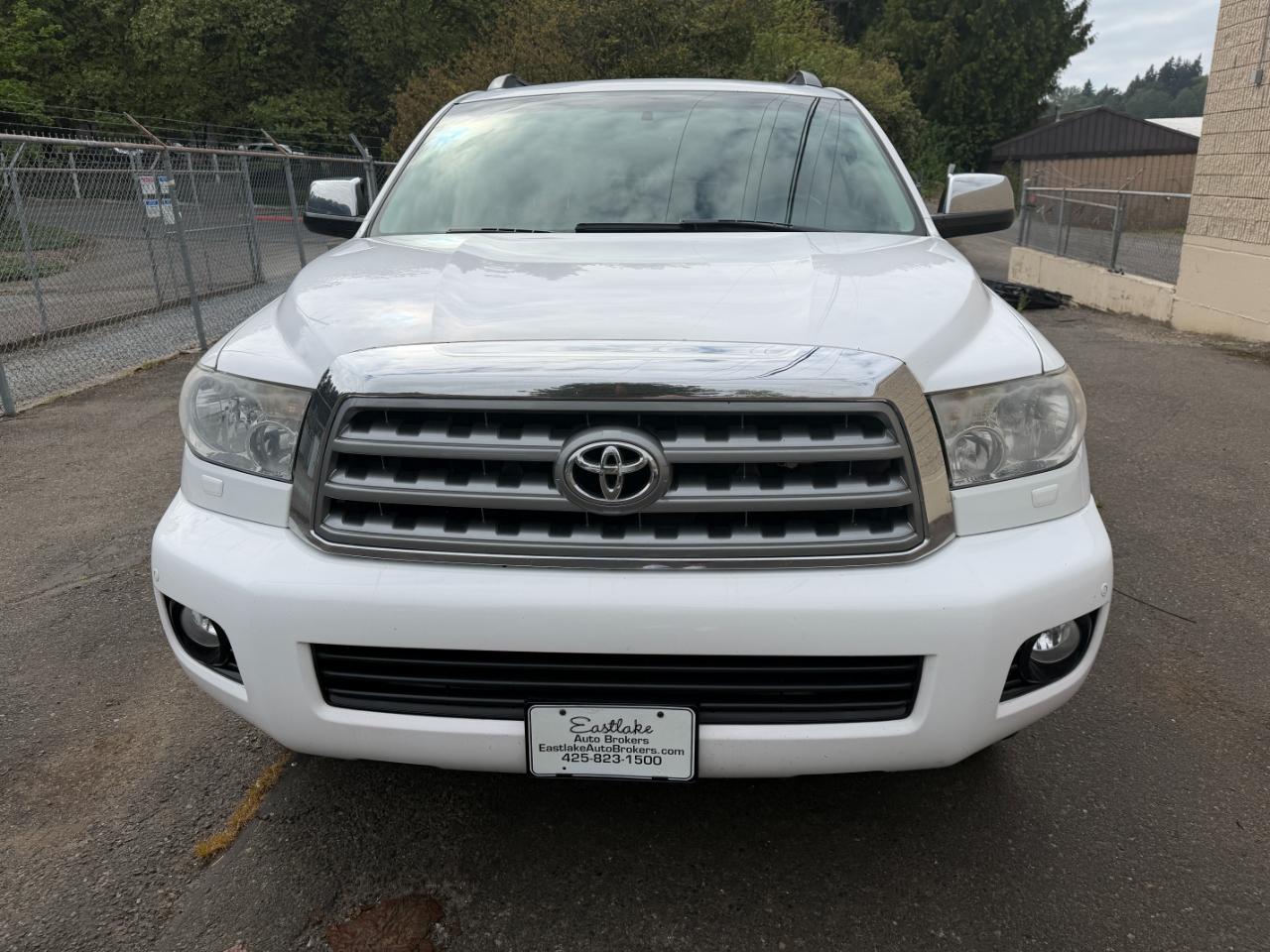 Toyota Sequoia Limited 4WD 2011