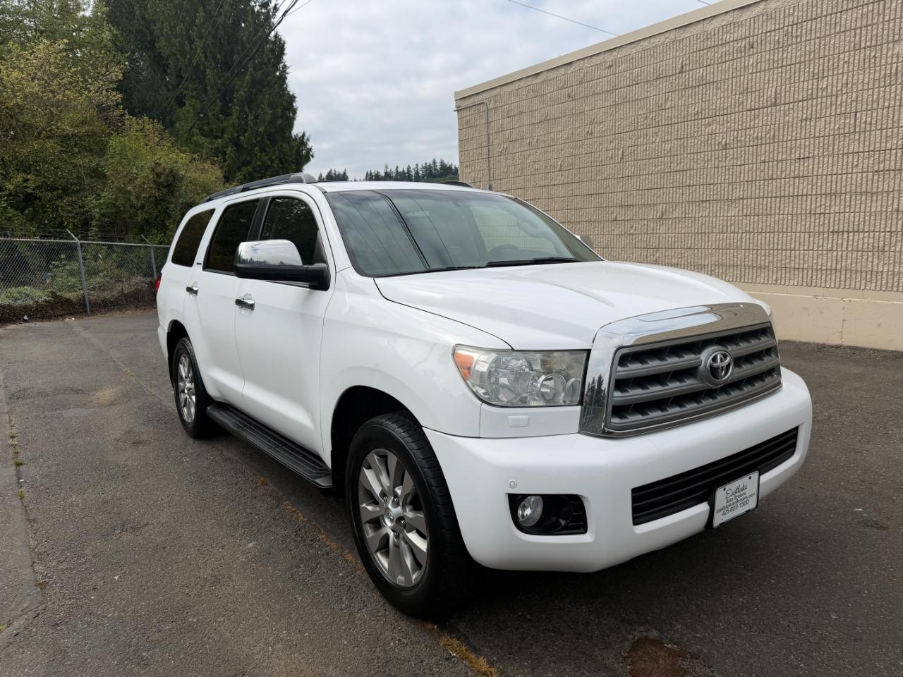 Toyota Sequoia Limited 4WD 2011