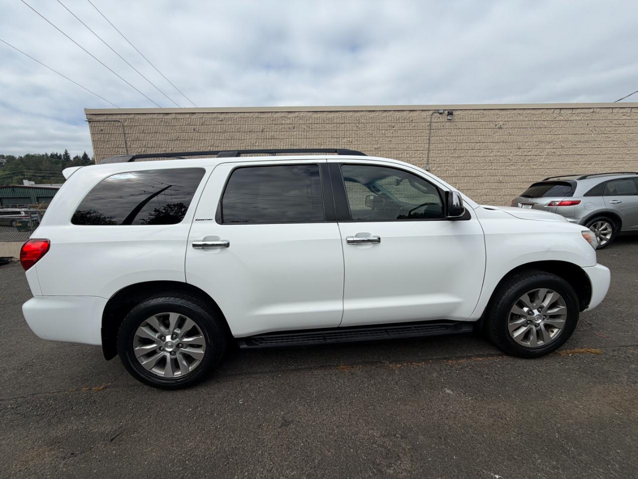 Toyota Sequoia Limited 4WD 2011