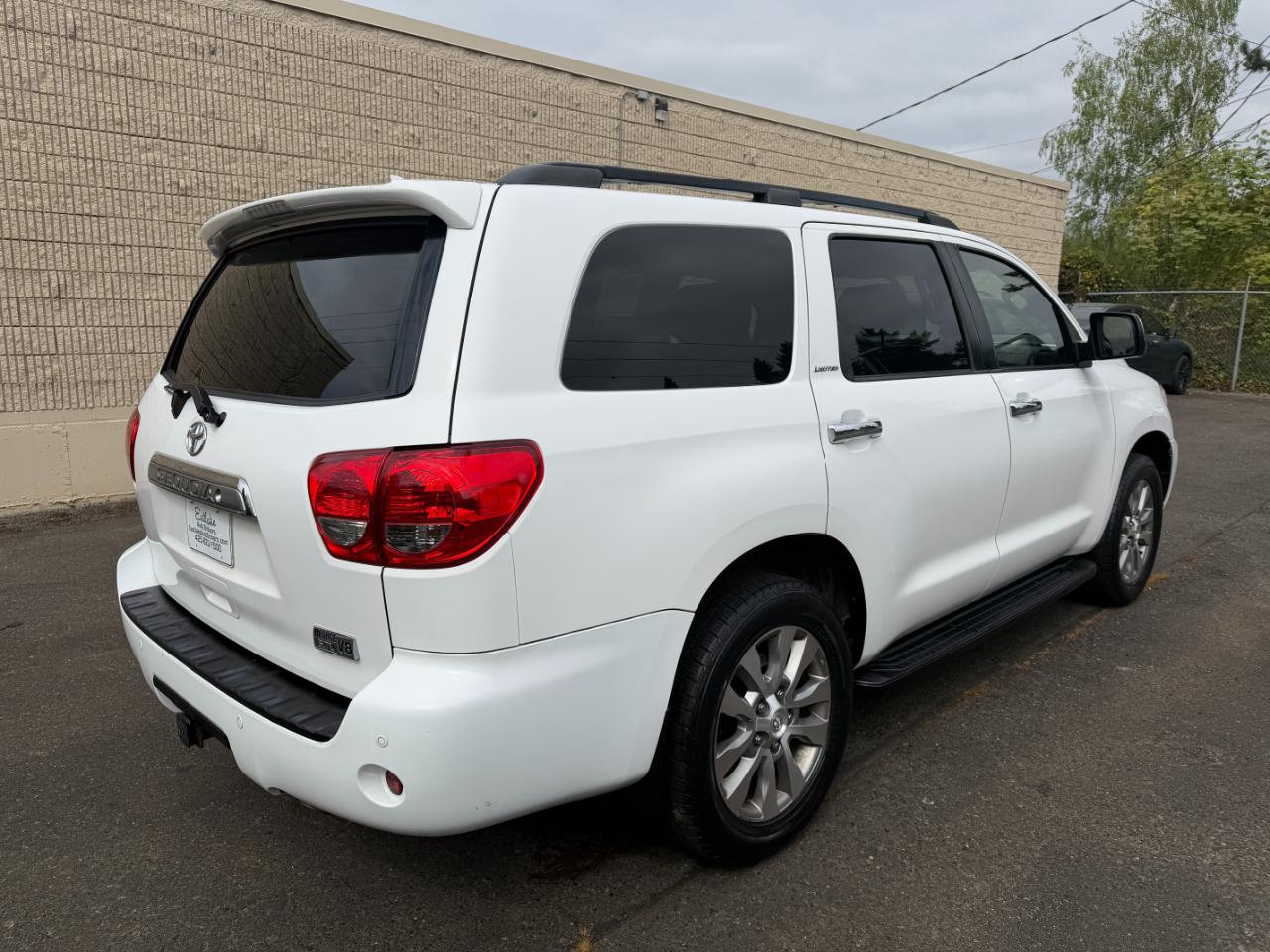 Toyota Sequoia Limited 4WD 2011