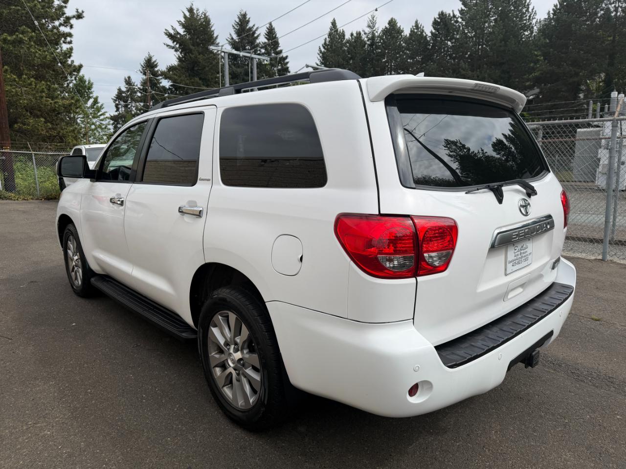 Toyota Sequoia Limited 4WD 2011
