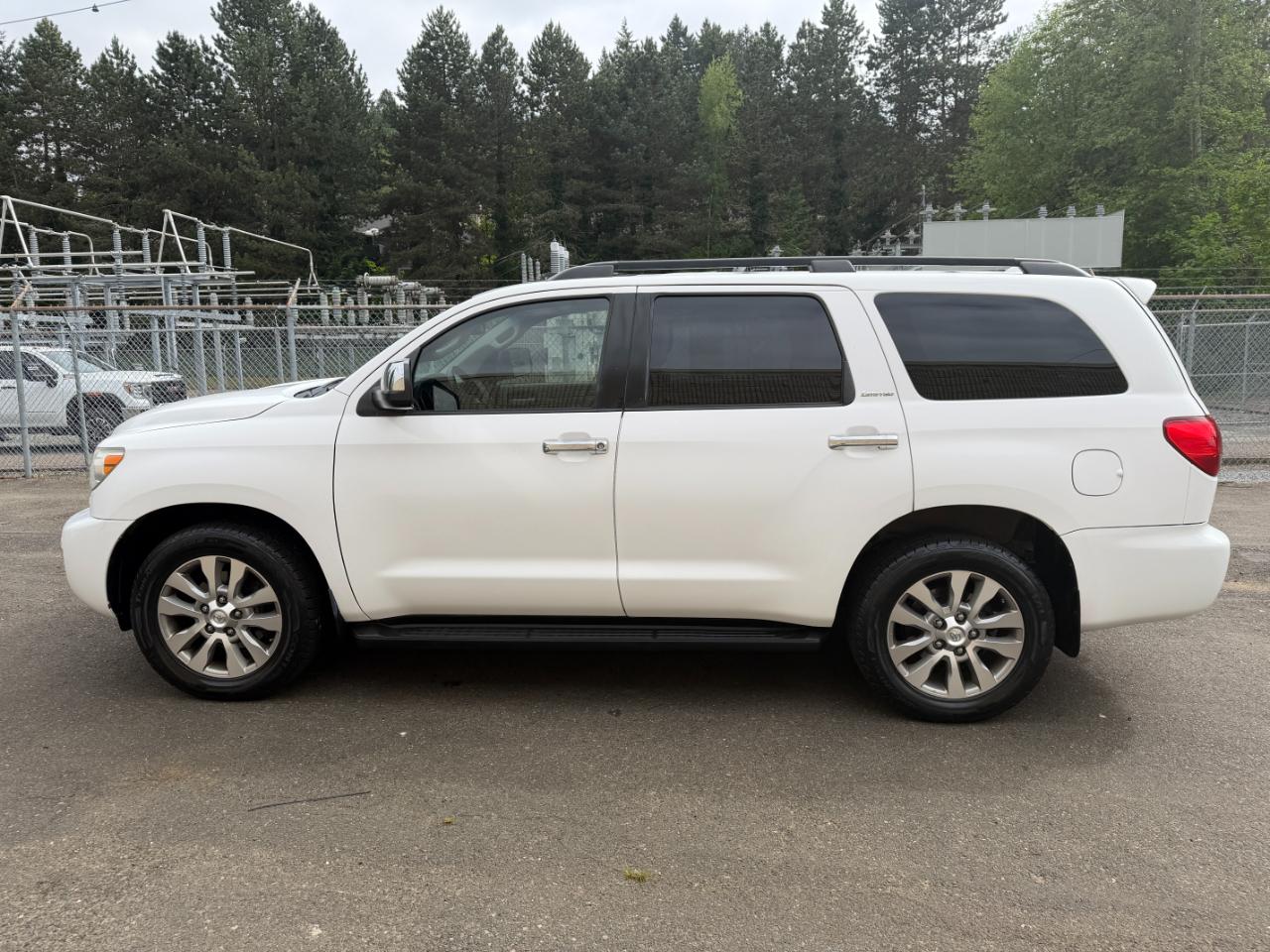 Toyota Sequoia Limited 4WD 2011