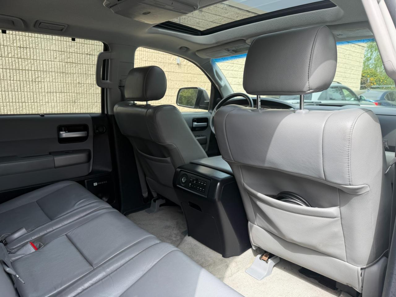 Toyota Sequoia Limited 4WD 2011