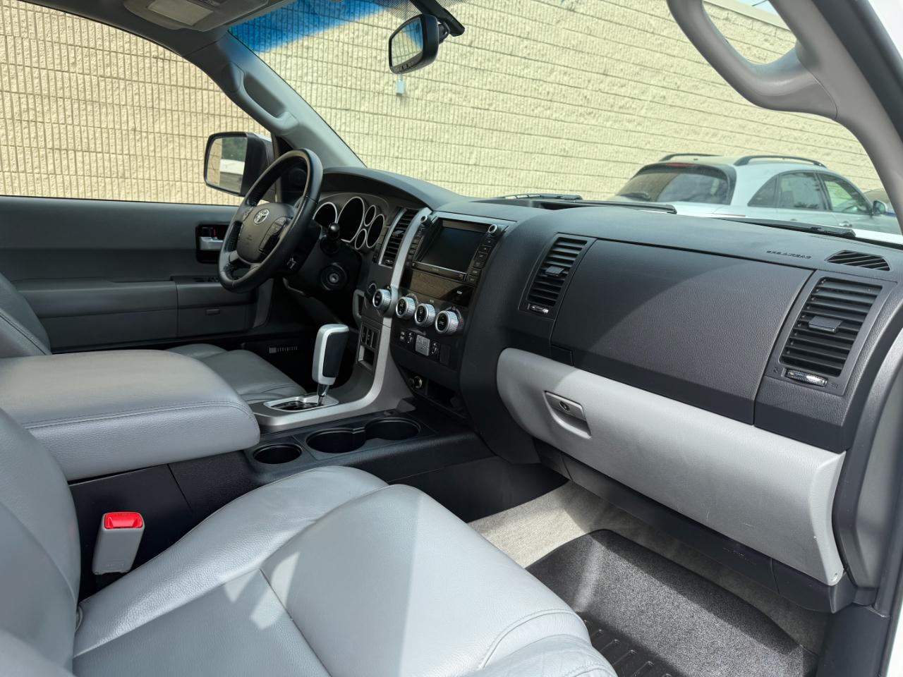 Toyota Sequoia Limited 4WD 2011