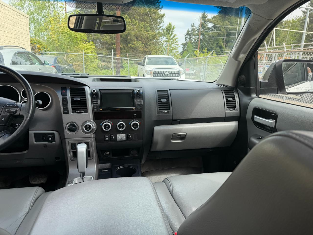 Toyota Sequoia Limited 4WD 2011