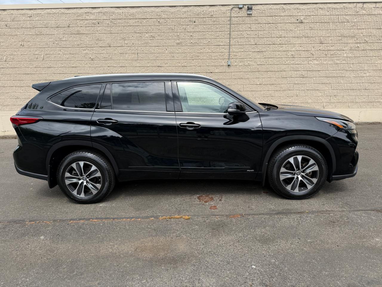 Toyota Highlander Hybrid XLE AWD 2022