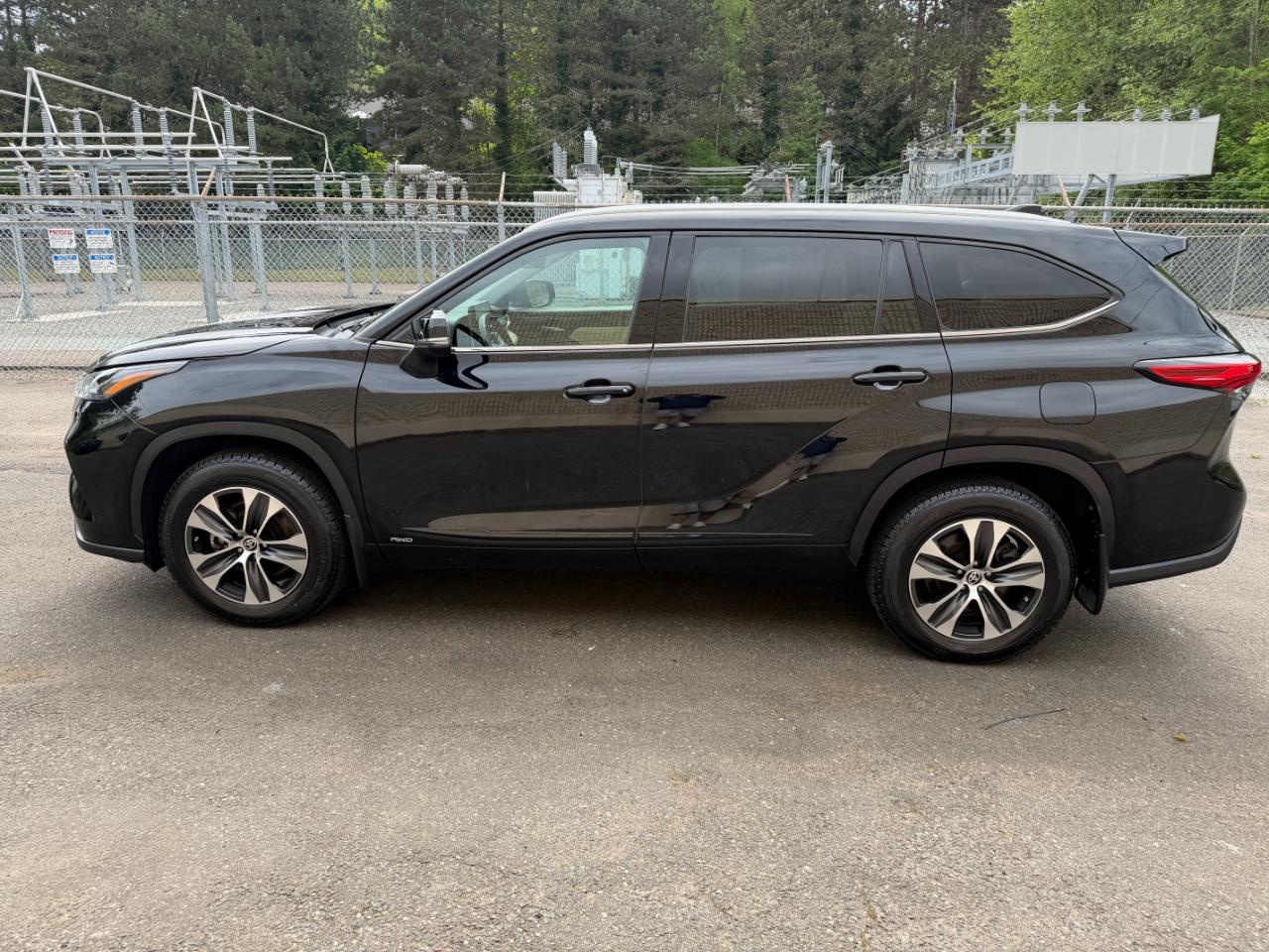 Toyota Highlander Hybrid XLE AWD 2022