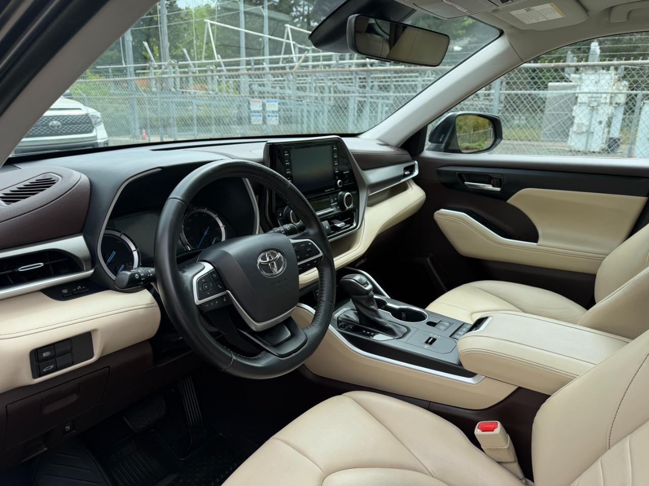 Toyota Highlander Hybrid XLE AWD 2022