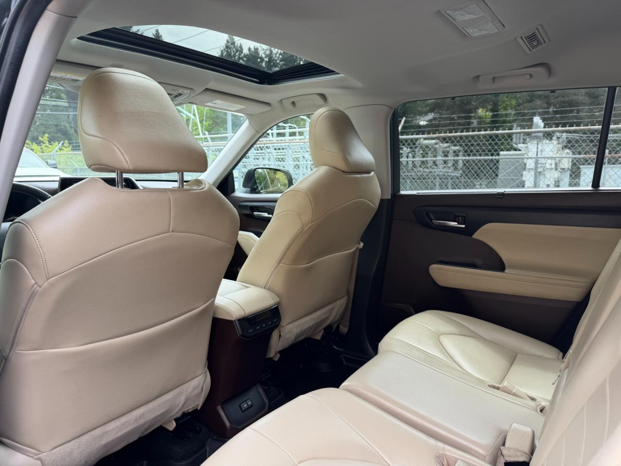 Toyota Highlander Hybrid XLE AWD 2022