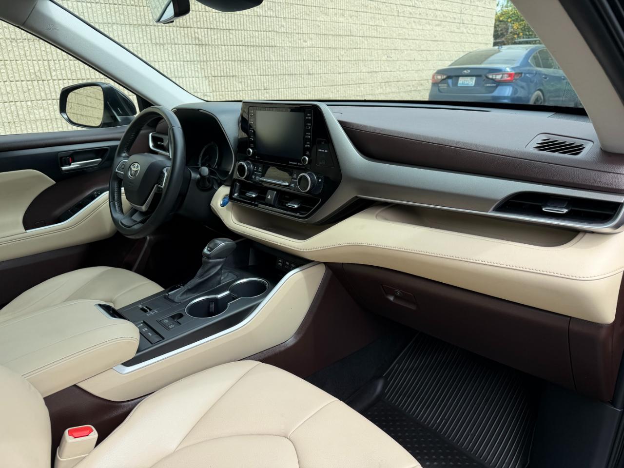 Toyota Highlander Hybrid XLE AWD 2022
