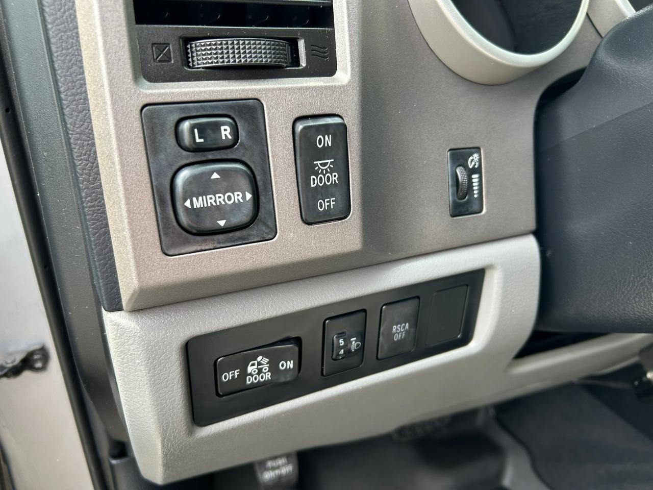 Toyota Tundra  2012