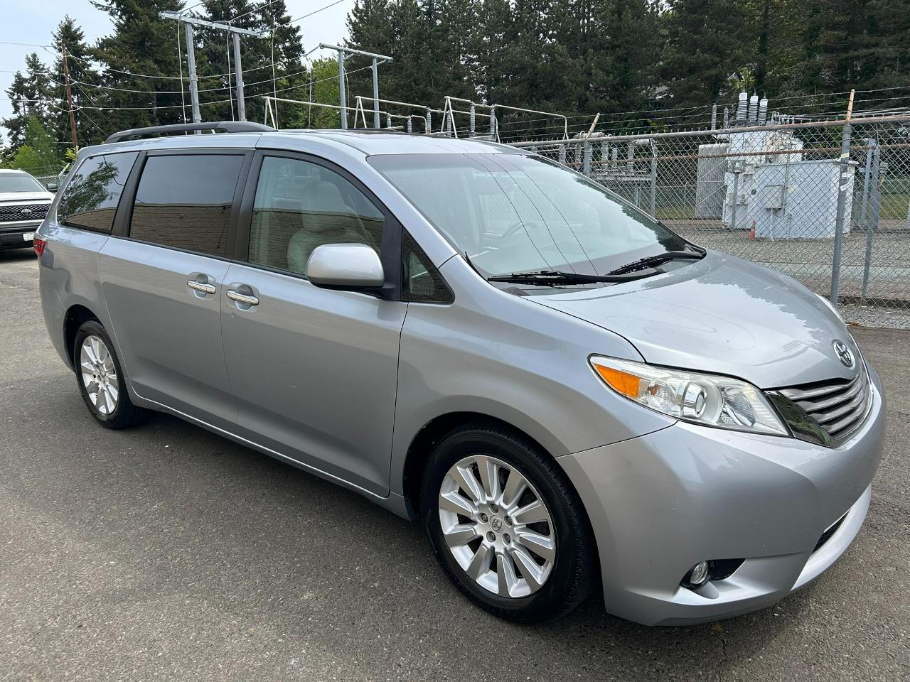 Toyota Sienna XLE AWD 7-Passenger V6 2015