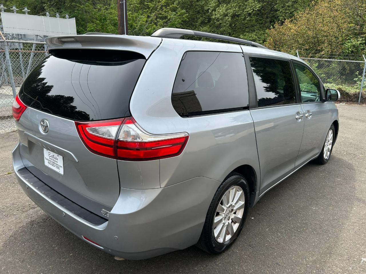 Toyota Sienna XLE AWD 7-Passenger V6 2015