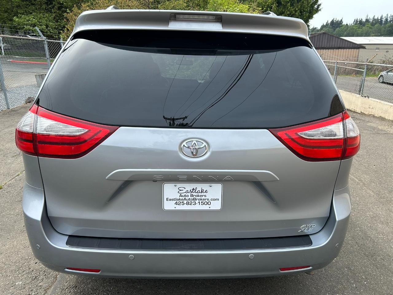 Toyota Sienna XLE AWD 7-Passenger V6 2015
