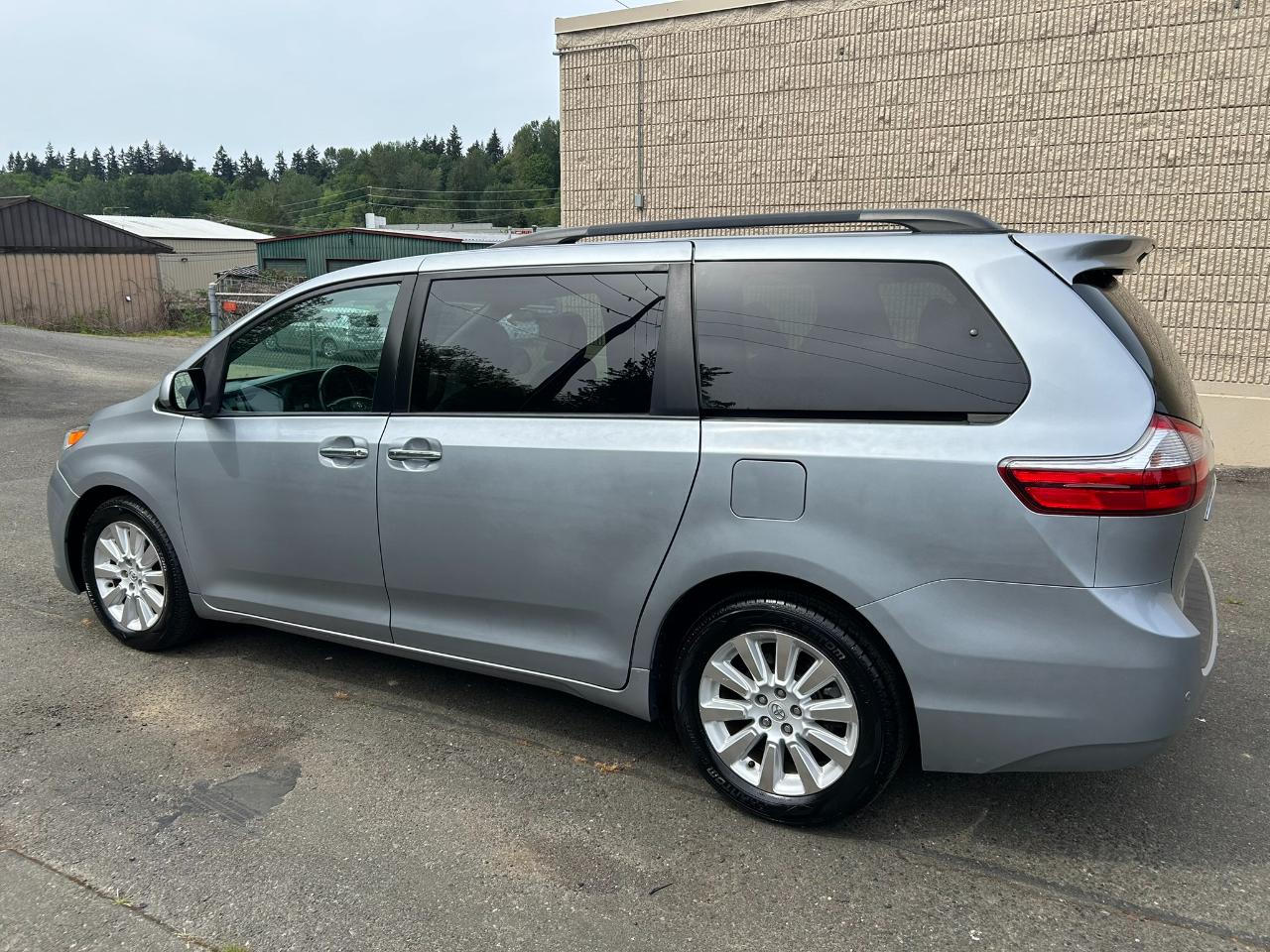 Toyota Sienna XLE AWD 7-Passenger V6 2015