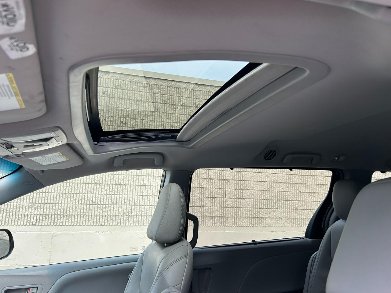 Toyota Sienna XLE AWD 7-Passenger V6 2015