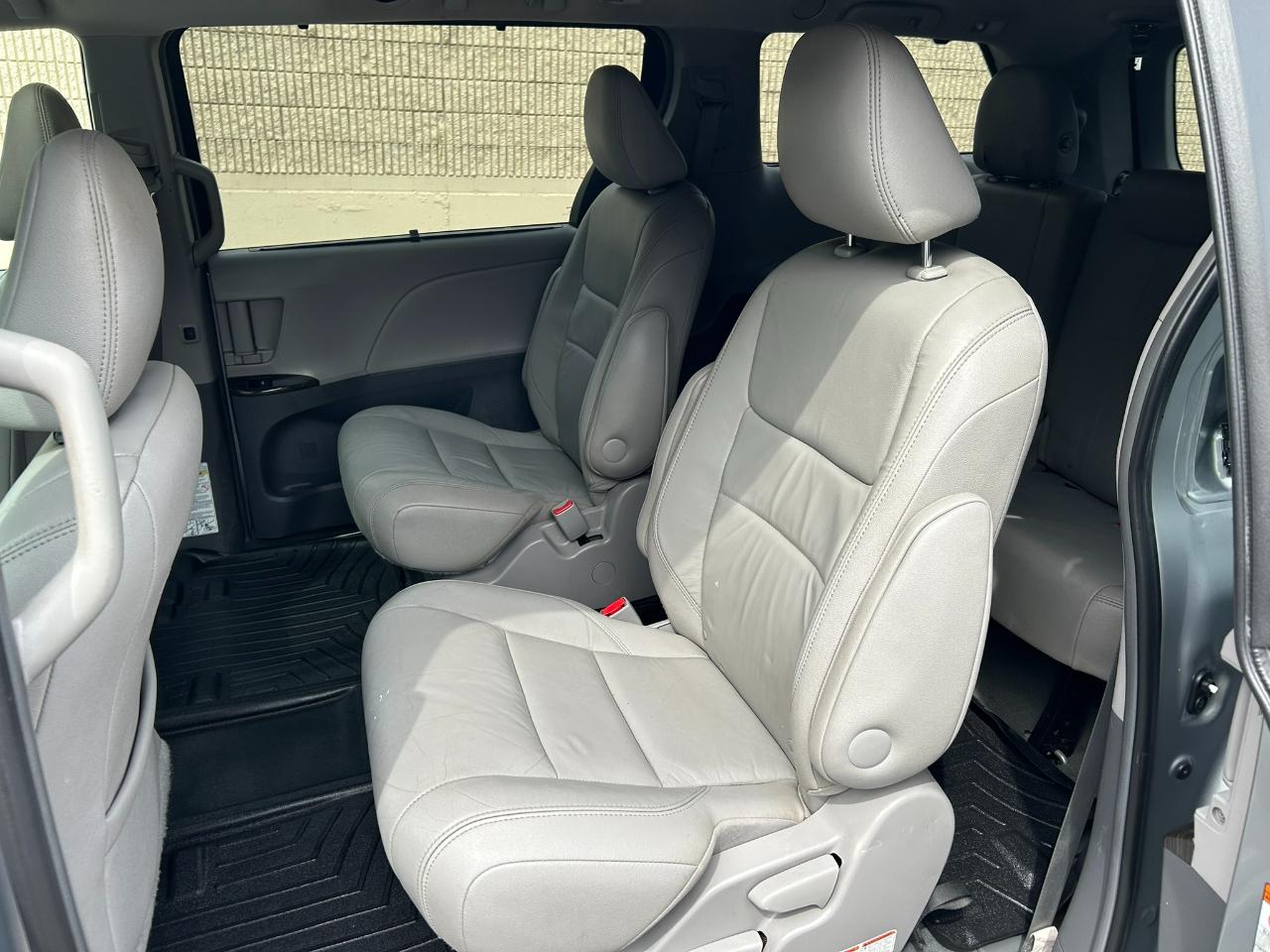 Toyota Sienna XLE AWD 7-Passenger V6 2015