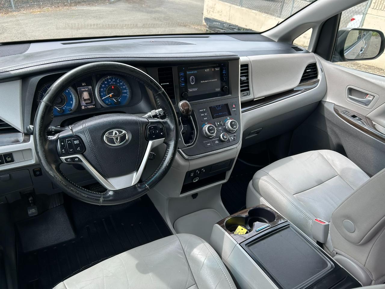 Toyota Sienna XLE AWD 7-Passenger V6 2015