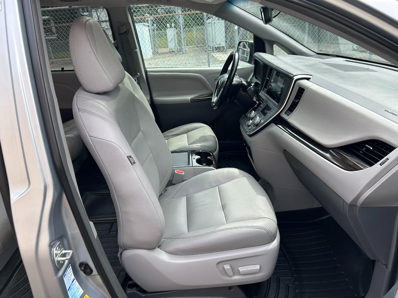 Toyota Sienna XLE AWD 7-Passenger V6 2015