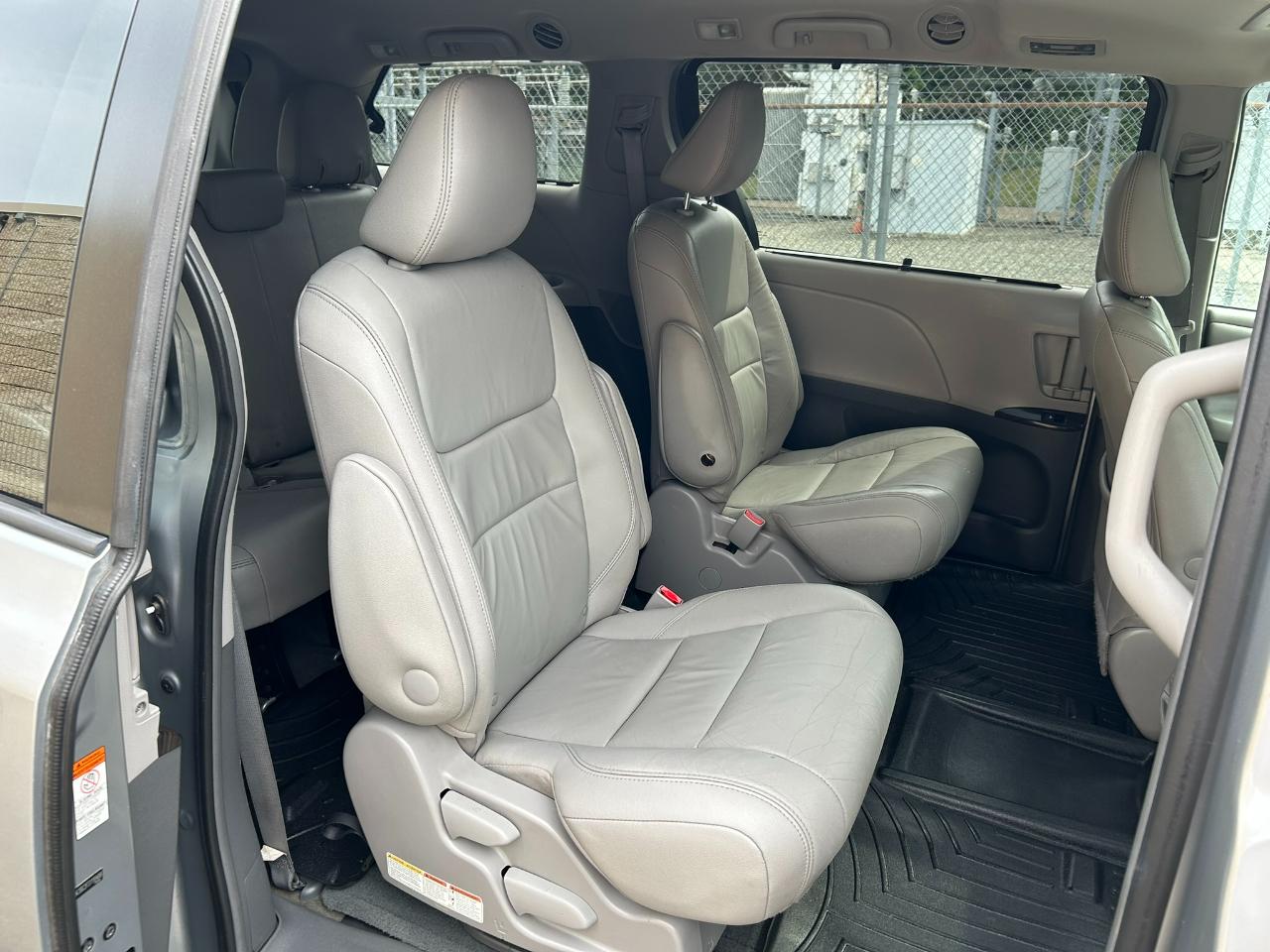 Toyota Sienna XLE AWD 7-Passenger V6 2015