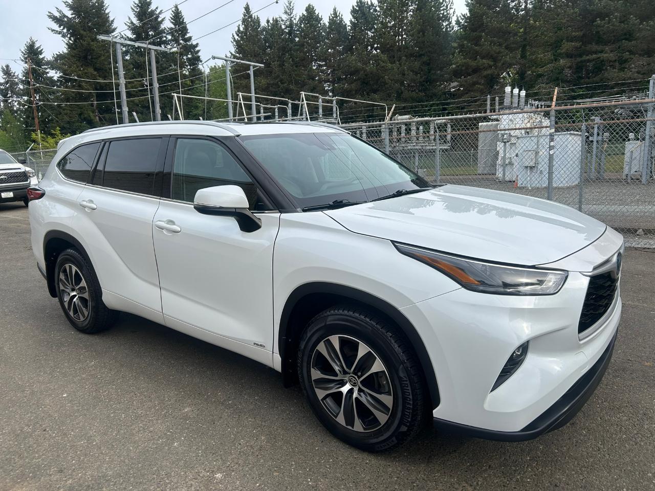 Toyota Highlander Hybrid XLE AWD 2022